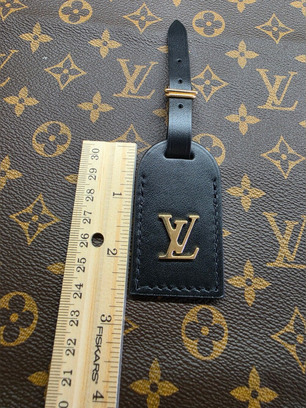 Louis Vuitton Black Leather Luggage Tag with Gold LV Emblem - Picture 7 of 8